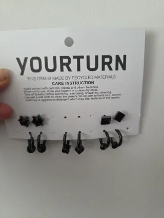 Pendientes chico hombre negros