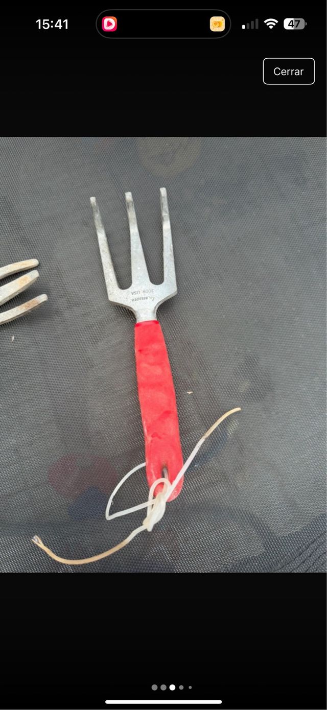 Rastrillo y pico de jardinería Bellota