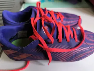 Botas de fútbol Adidas niño moradas