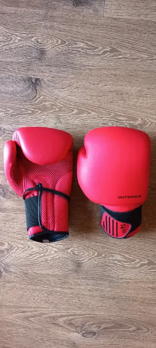 Guantes Boxeo Outshock 14oz y Vendas Rojas Sin uso
