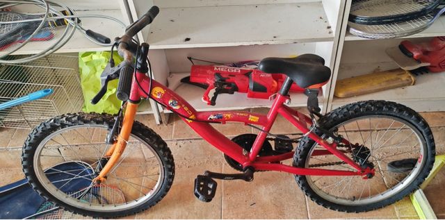 Bicicleta infantil roja 5-6 años