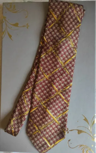 Corbata de seda con diseño de cadena