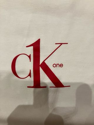 Camiseta Calvin Klein Blanca Logo Rojo  t”