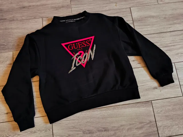 Sudadera Guess Negra con Logo Icónico