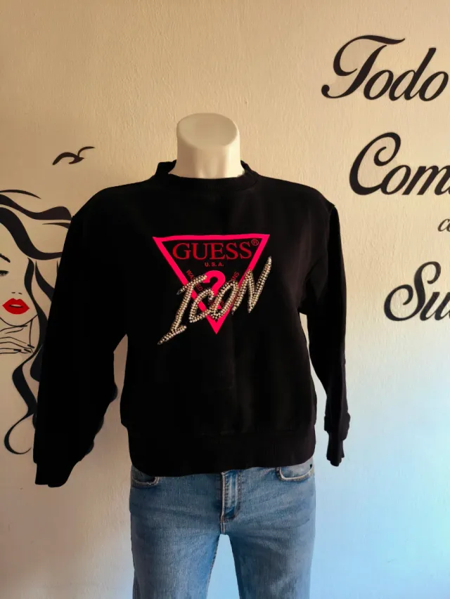 Sudadera Guess Negra con Logo Icónico