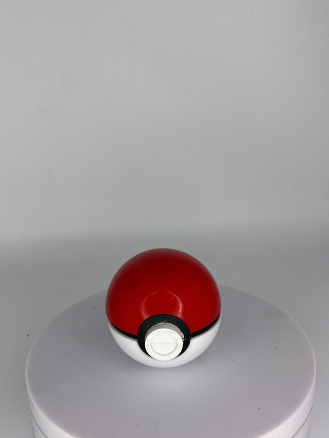 Poke Ball Coleccionable Roja y Blanca