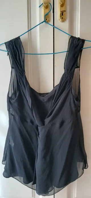 Top negro de tirantes. Purificación García