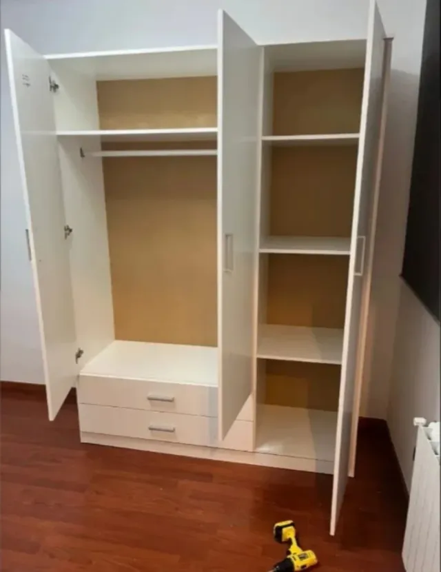 Guarda-roupas em liquidação