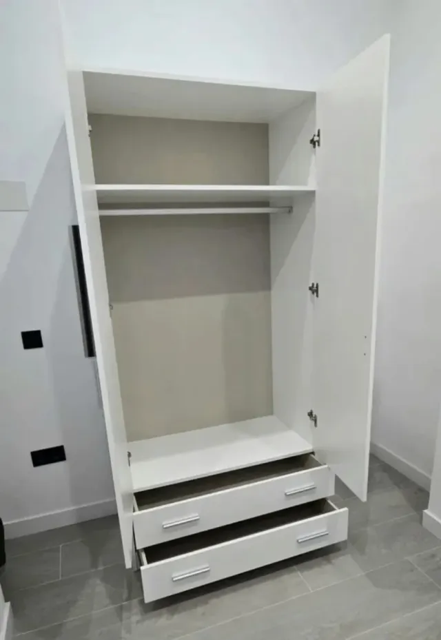 Guarda-roupas em liquidação