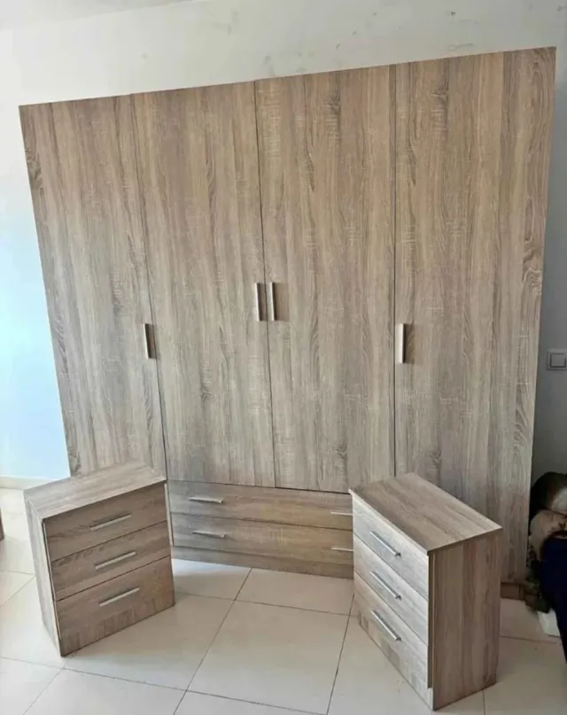 Guarda-roupas em liquidação