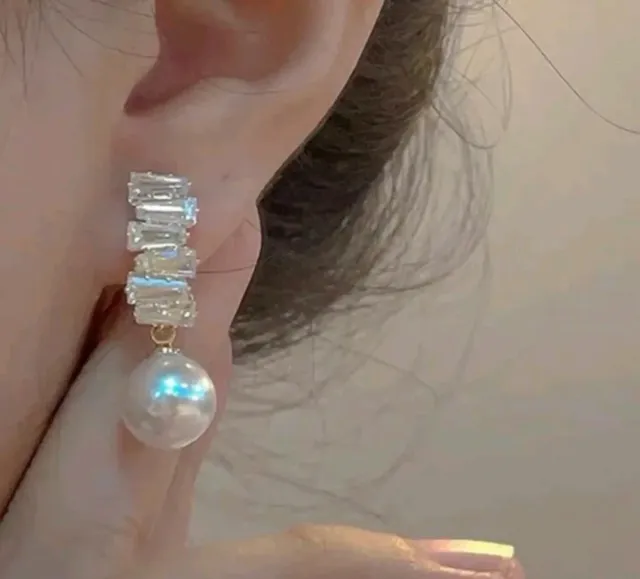 Pendientes de bisutería con perlas