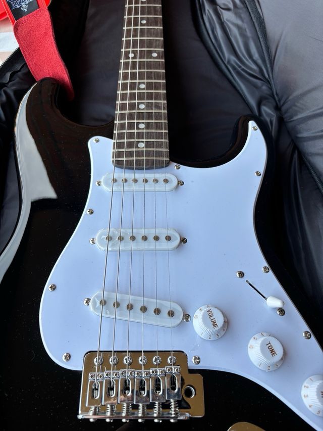 Guitarra Eléctrica Austin Stratocaster + Funda