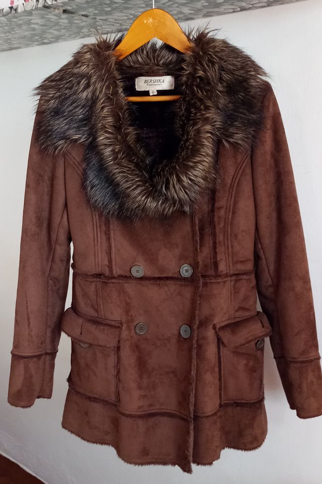 Abrigo Bershka pelo marrón talla L