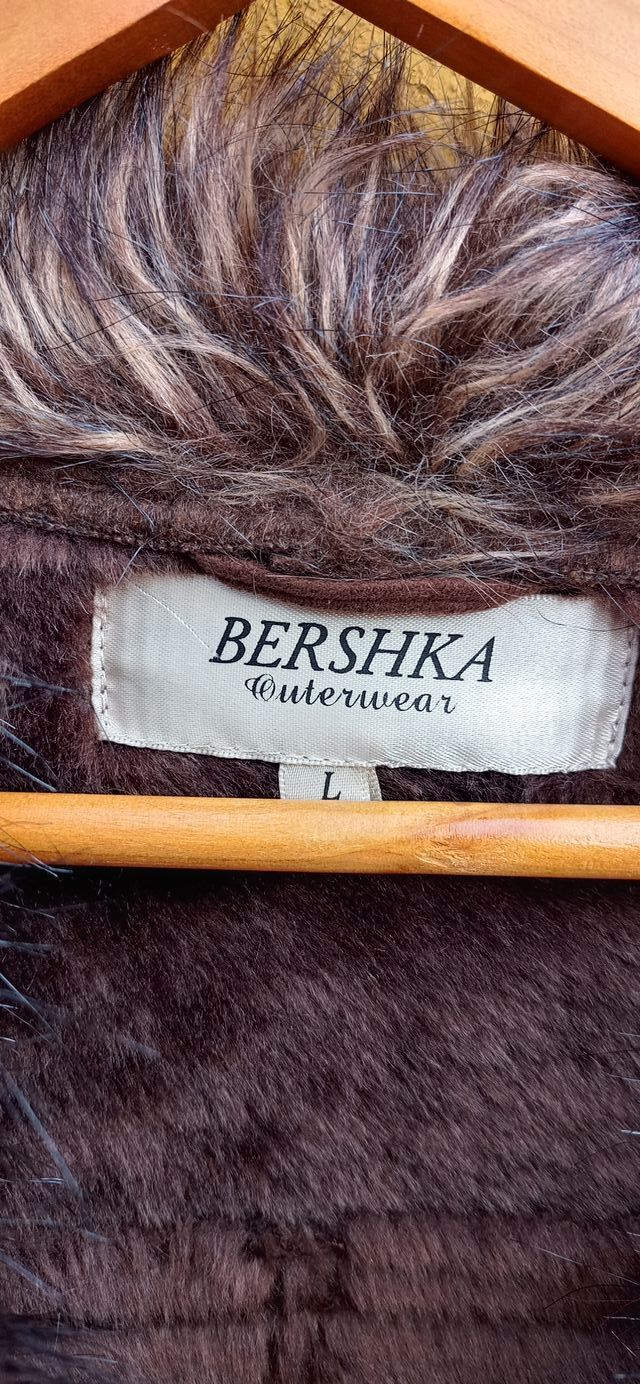 Abrigo Bershka pelo marrón talla L