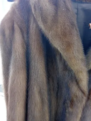 Abrigo imitación  visón marrón. Piel sintética.