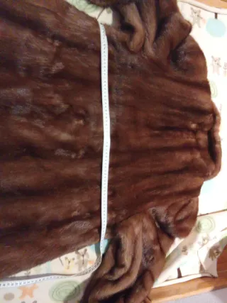 Abrigo imitación  visón marrón. Piel sintética.