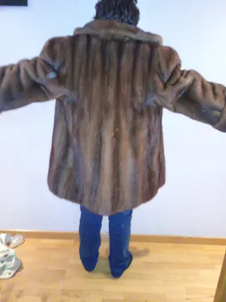 Abrigo imitación  visón marrón. Piel sintética.