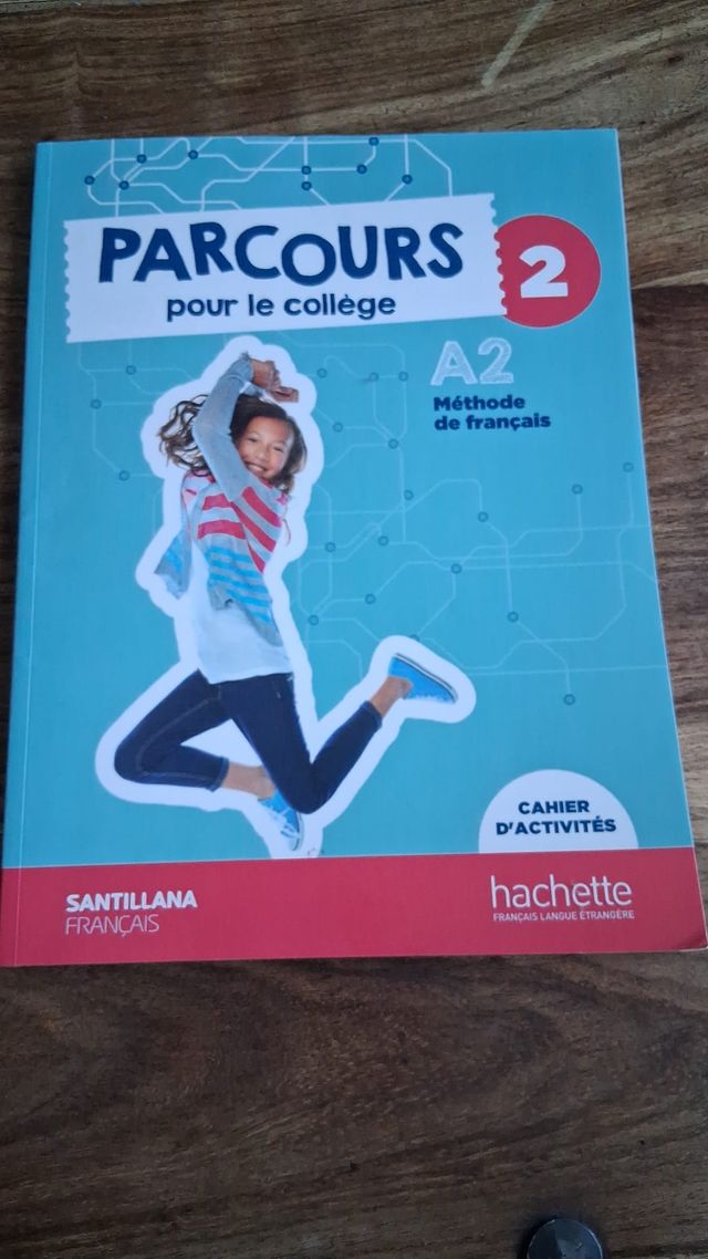 Libro actividades francés A2 Hachette