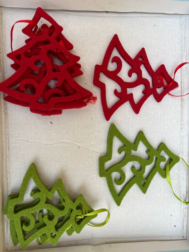 Decoración árbol fieltro (rojo y verde)