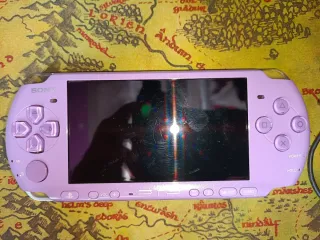 PSP 3004 color violeta edición Hanna montana