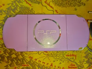 PSP 3004 color violeta edición Hanna montana