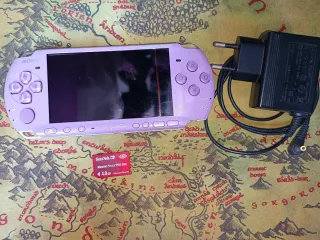 PSP 3004 color violeta edición Hanna montana