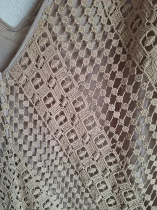 Vestido de encaje beige