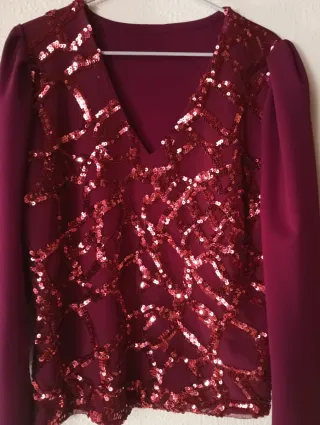 Blusa lentejuelas morada y roja