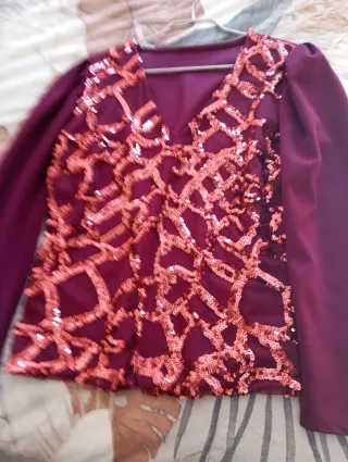 Blusa lentejuelas morada y roja
