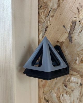 12 Pirámides del pintor apilable + montaje en pare