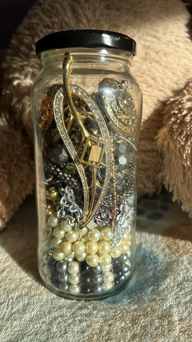 Tarro de joyas  misteriosas cada una 20€