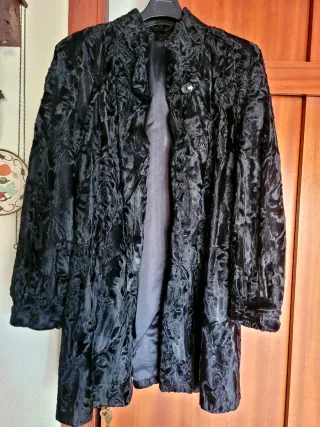 Abrigo de piel de astracán negro