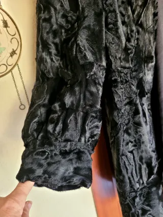 Abrigo de piel de astracán negro