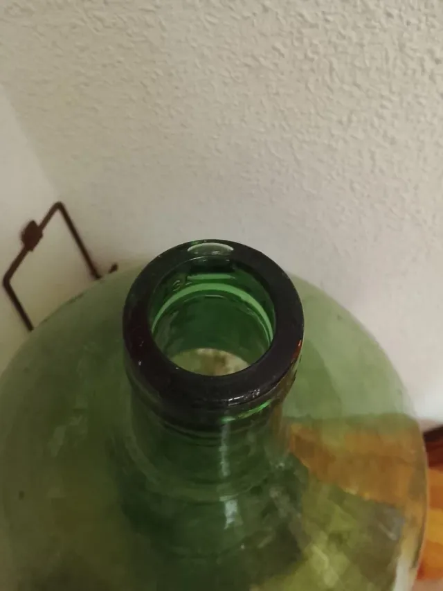 Damajuana o garrafa de cristal