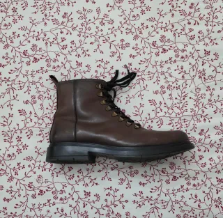 Botas de piel hombre con ganchos
