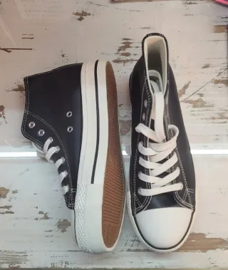 Zapatilla Abotinada Negra