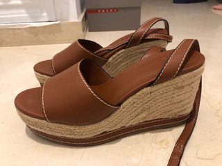 Sandalias cuña Parfois marrones
