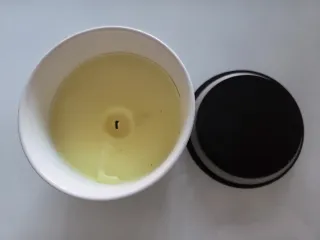 Candela decorativa a righe nere e bianche