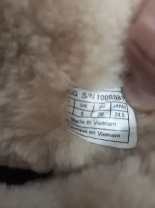 Botas Ugg Talla 36 con detalle dorado