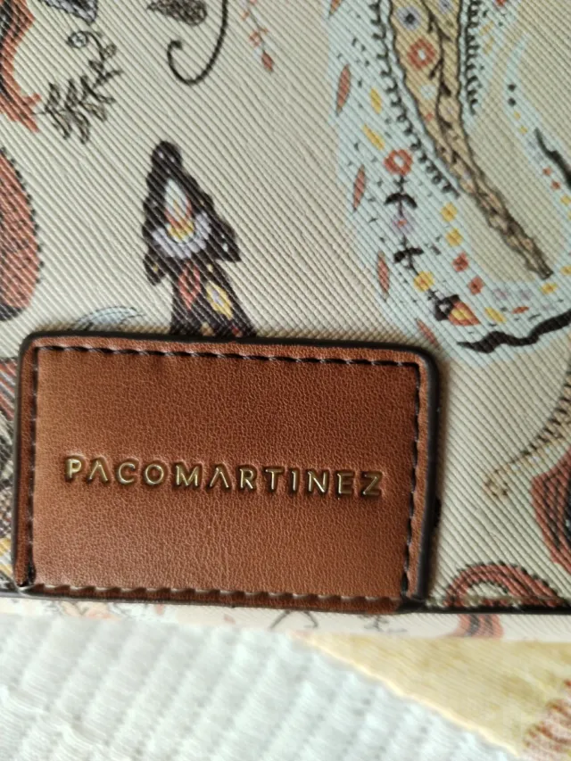 Carteira Paco Martinez bege com padrão floral