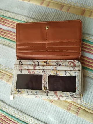 Carteira Paco Martinez bege com padrão floral