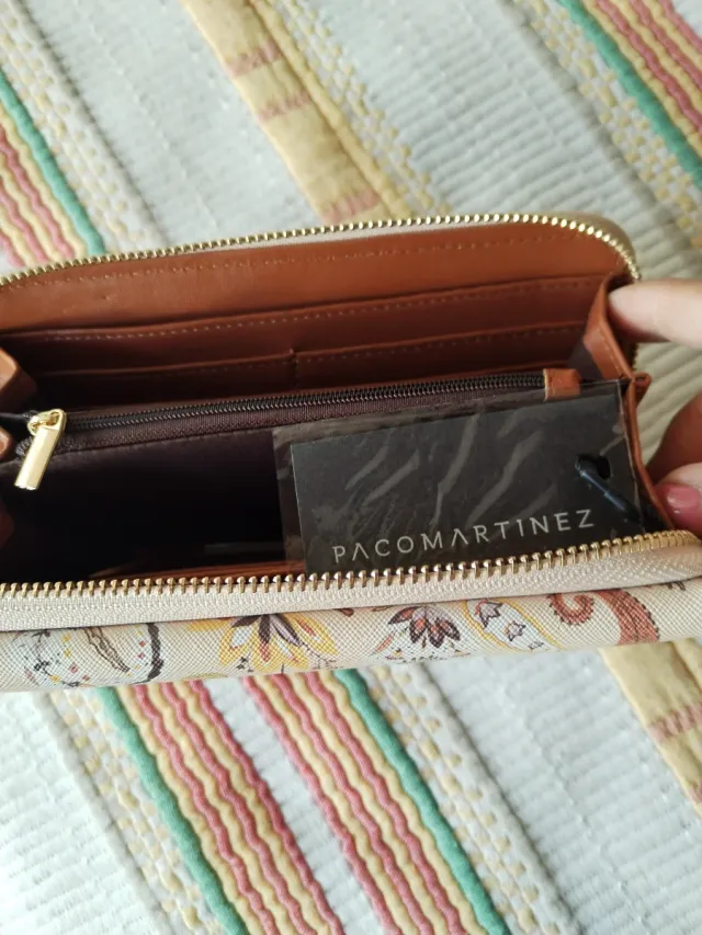 Carteira Paco Martinez bege com padrão floral