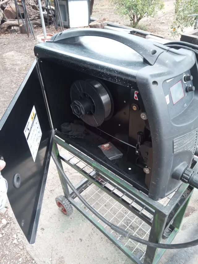 Soldadora CEVIK PRO MIG 220 Inverter