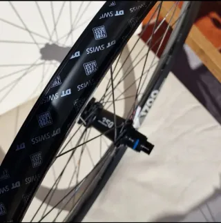 Rueda trasera 27,5" DT Swiss HX 1700 Spline 30 IS