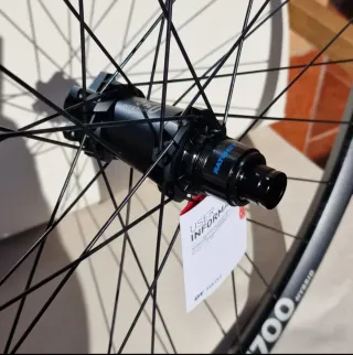 Rueda trasera 27,5" DT Swiss HX 1700 Spline 30 IS