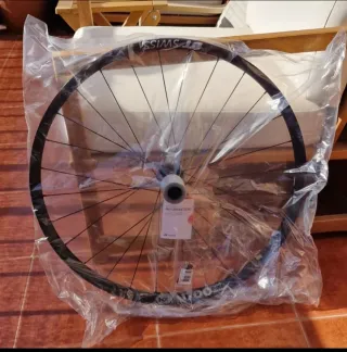 Rueda trasera 27,5" DT Swiss HX 1700 Spline 30 IS