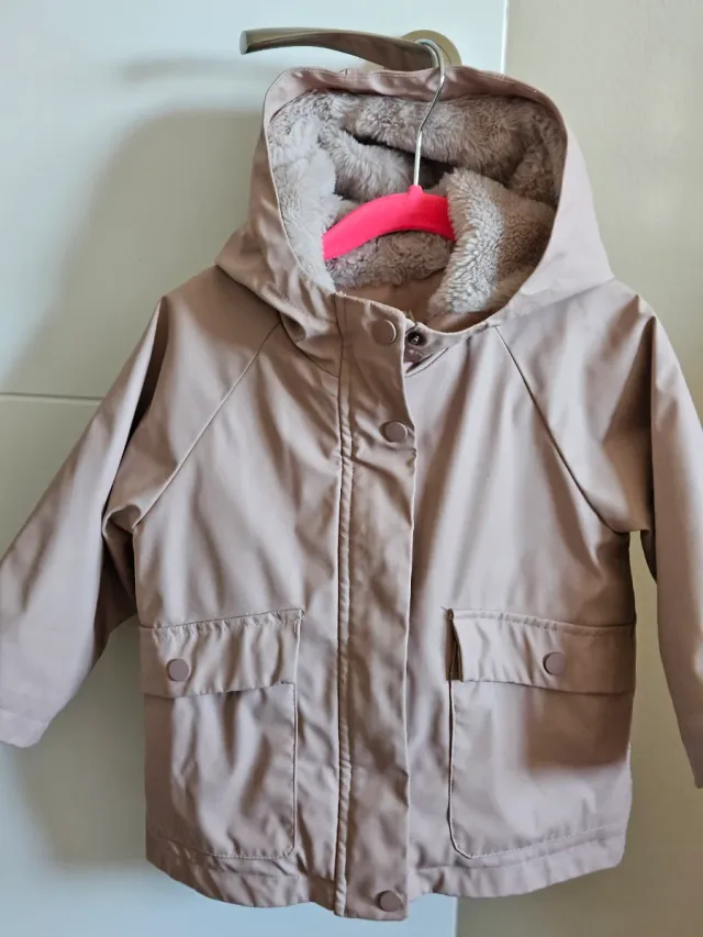 Chaqueta Zara impermeable niña 18 meses