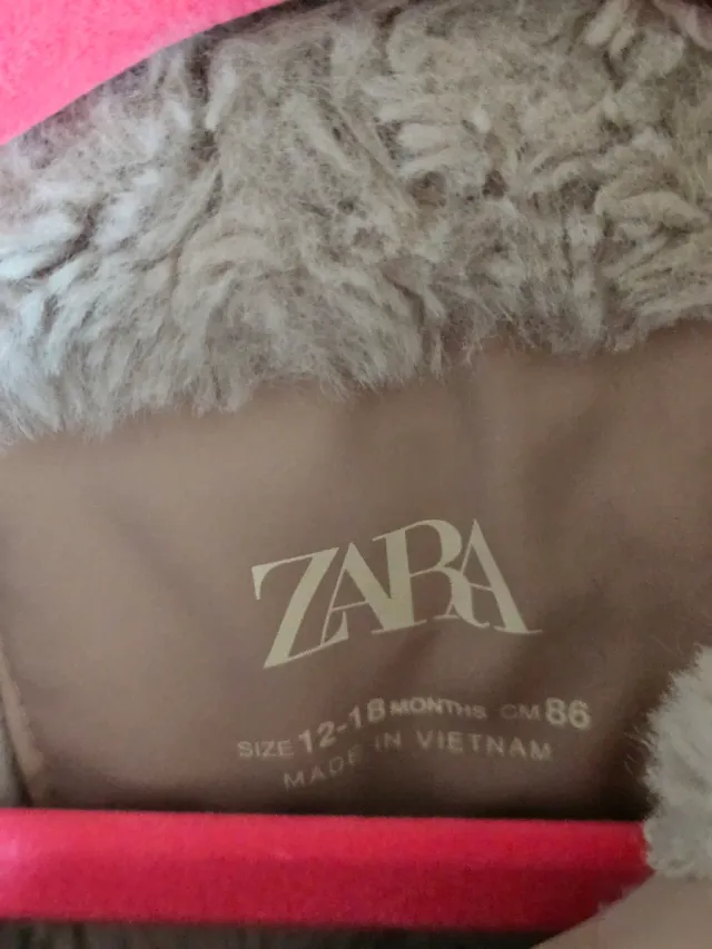 Chaqueta Zara impermeable niña 18 meses