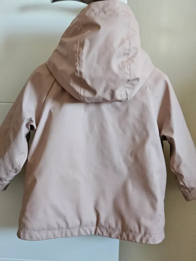 Chaqueta Zara impermeable niña 18 meses