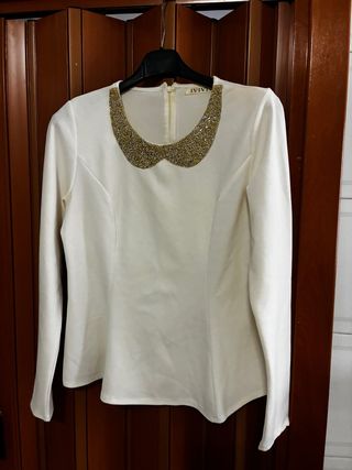 Maglia bianca con colletto gioiello